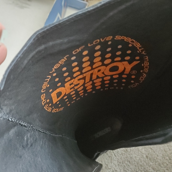 Destroy Boots (Spain) - Picture 8 of 11